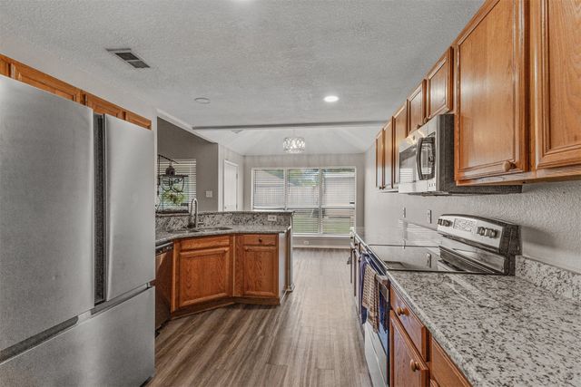 1012 High Crest Drive, Azle, TX 76020