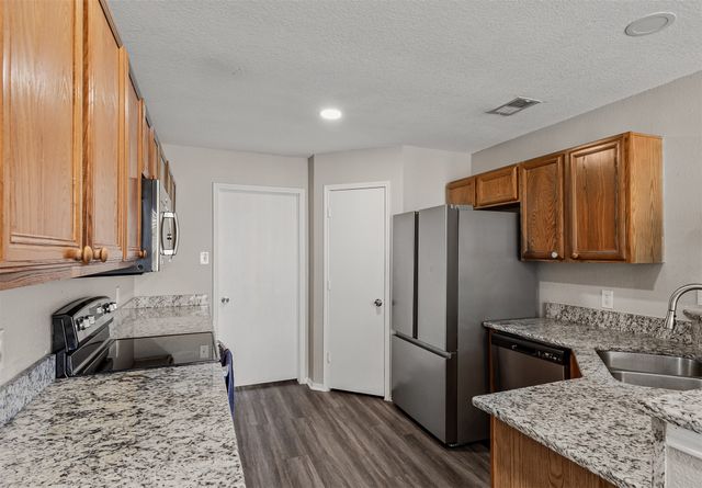 1012 High Crest Drive, Azle, TX 76020