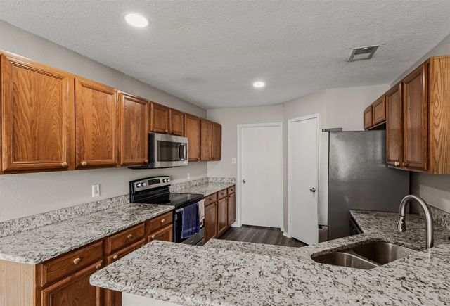 1012 High Crest Drive, Azle, TX 76020
