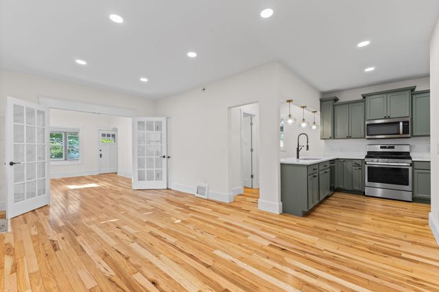 606 Cromwell Avenue, Saint Paul, MN 55104