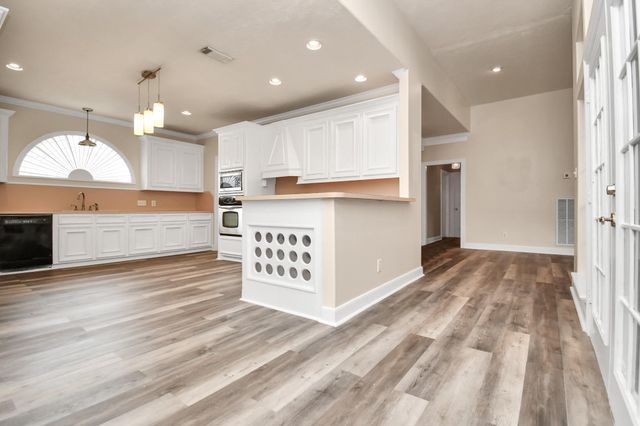 4727 Cashel Castle Drive, Houston, TX 77069