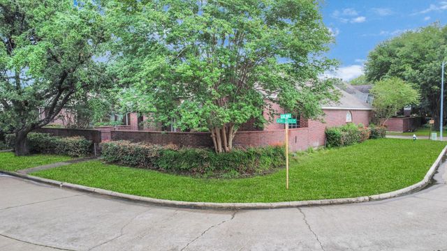 4727 Cashel Castle Drive, Houston, TX 77069
