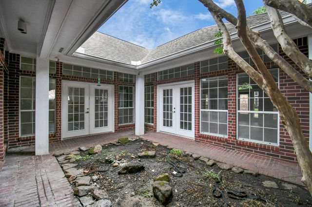 4727 Cashel Castle Drive, Houston, TX 77069
