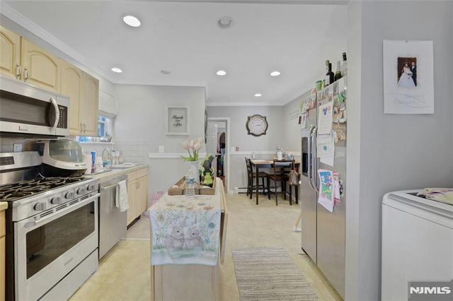 20 Harding Avenue, Pompton Lakes, NJ 07442