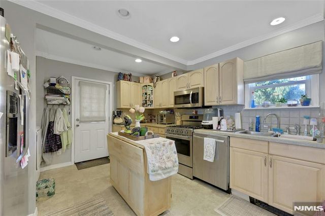 20 Harding Avenue, Pompton Lakes, NJ 07442