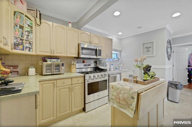 20 Harding Avenue, Pompton Lakes, NJ 07442
