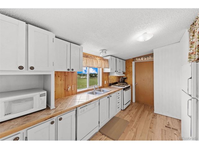 6245 Peerless Farms Rd, Peyton, CO 80831