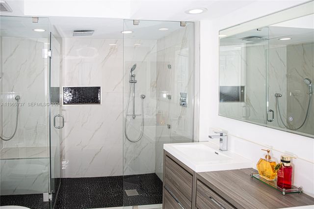 16445 Collins Ave 425, Sunny Isles Beach, FL 33160