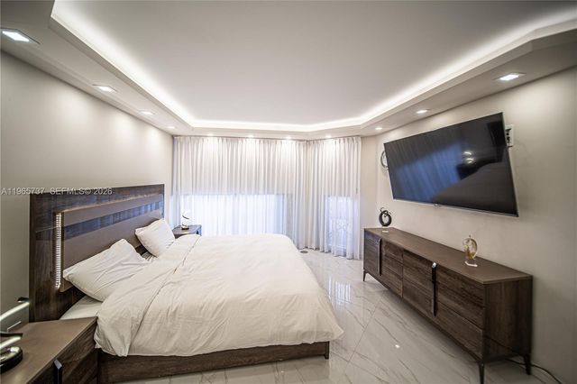 16445 Collins Ave 425, Sunny Isles Beach, FL 33160