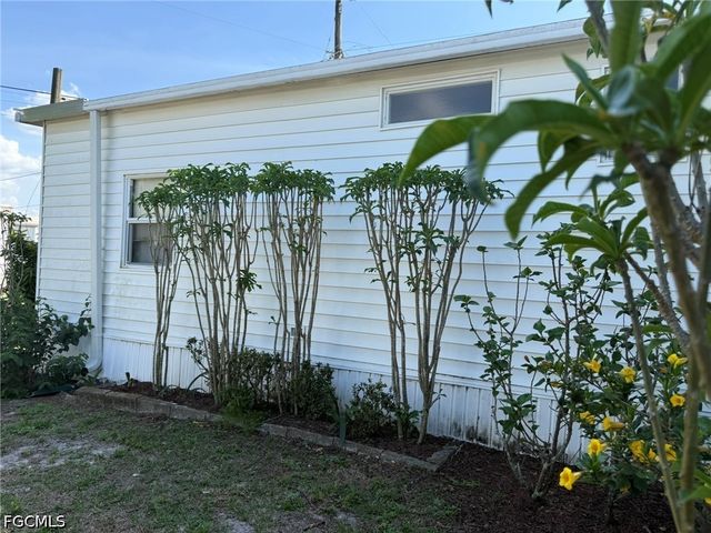 120 Lantern PL, North Fort Myers, FL 33917