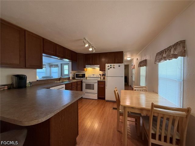120 Lantern PL, North Fort Myers, FL 33917