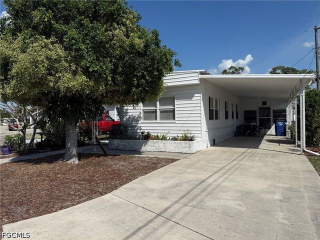 120 Lantern PL, North Fort Myers, FL 33917