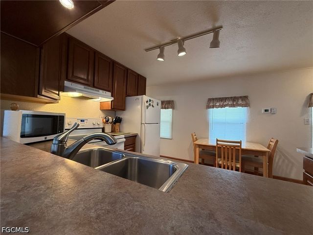 120 Lantern PL, North Fort Myers, FL 33917