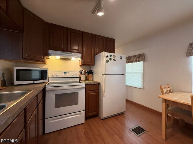120 Lantern PL, North Fort Myers, FL 33917