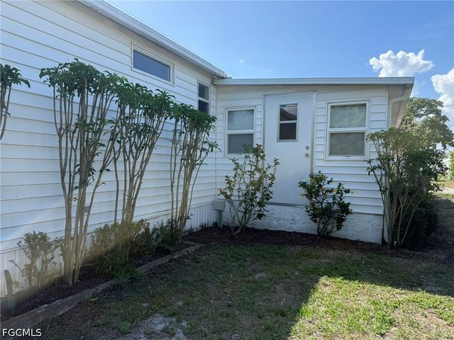 120 Lantern PL, North Fort Myers, FL 33917