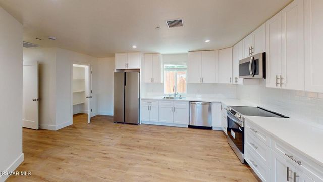 936 Calle Pensamiento B, Thousand Oaks, CA 91360