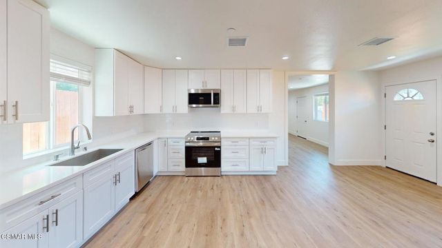 936 Calle Pensamiento B, Thousand Oaks, CA 91360