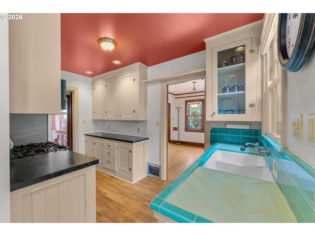 3236 Se FRANKLIN St, Portland, OR 97202