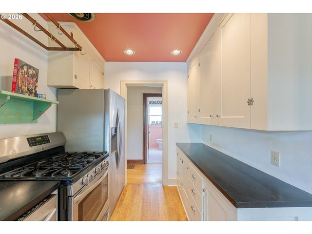 3236 Se FRANKLIN St, Portland, OR 97202