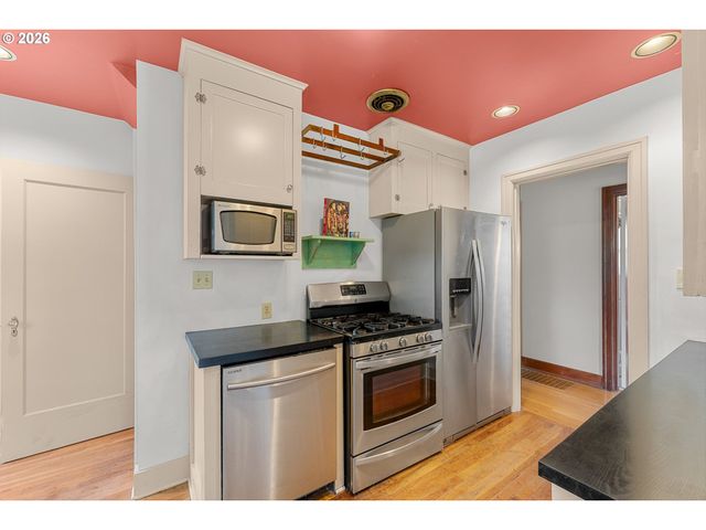 3236 Se FRANKLIN St, Portland, OR 97202
