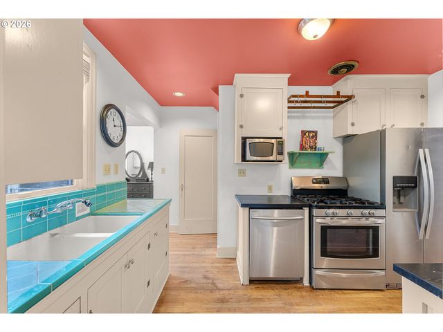 3236 Se FRANKLIN St, Portland, OR 97202