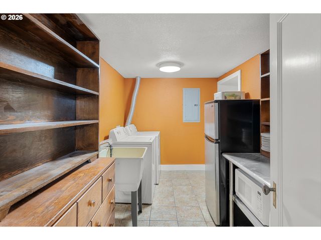 3236 Se FRANKLIN St, Portland, OR 97202