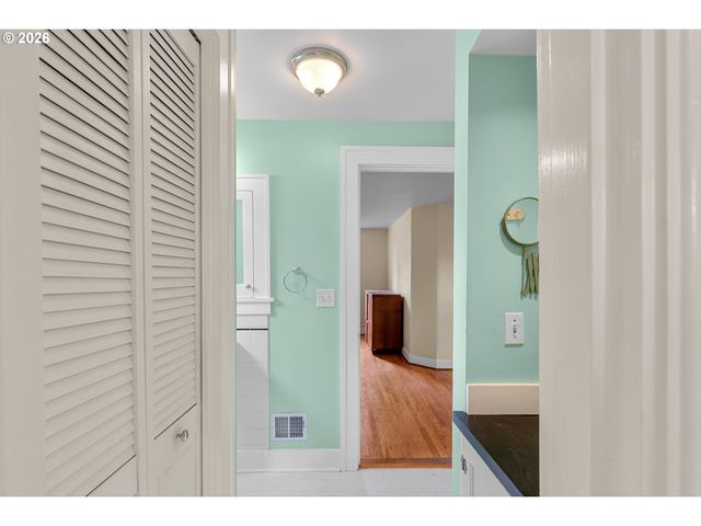 3236 Se FRANKLIN St, Portland, OR 97202