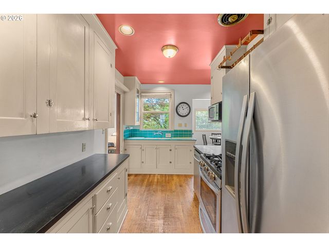 3236 Se FRANKLIN St, Portland, OR 97202