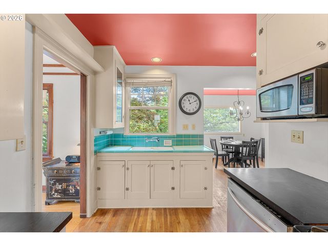 3236 Se FRANKLIN St, Portland, OR 97202