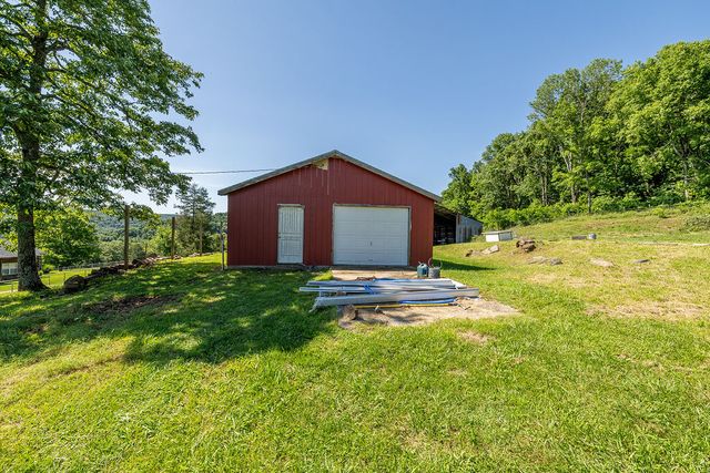 17068 Hazel Valley Road, Fayetteville, AR 72701