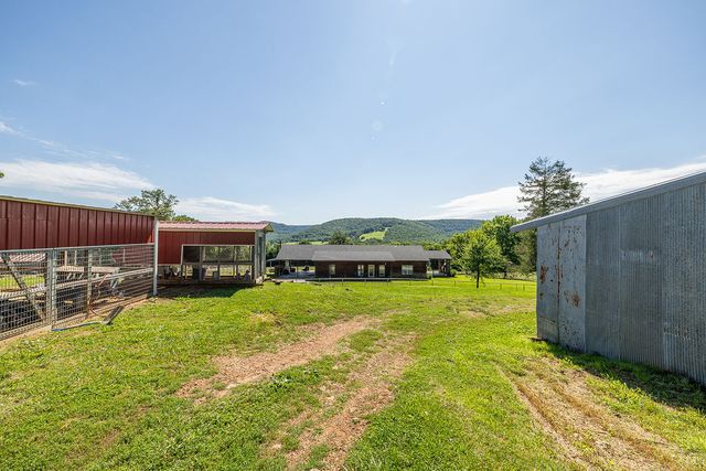 17068 Hazel Valley Road, Fayetteville, AR 72701
