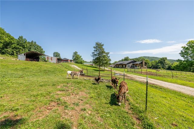 17068 Hazel Valley Road, Fayetteville, AR 72701