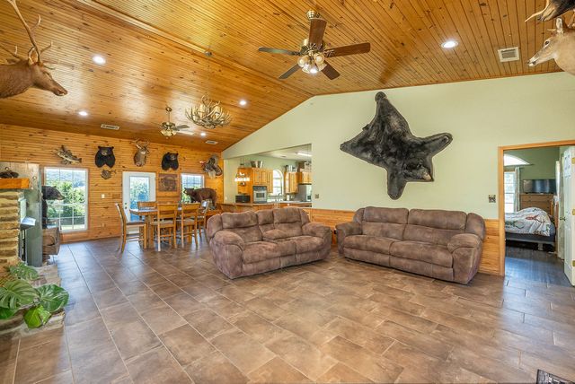 17068 Hazel Valley Road, Fayetteville, AR 72701