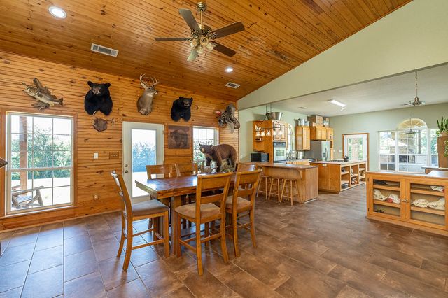 17068 Hazel Valley Road, Fayetteville, AR 72701