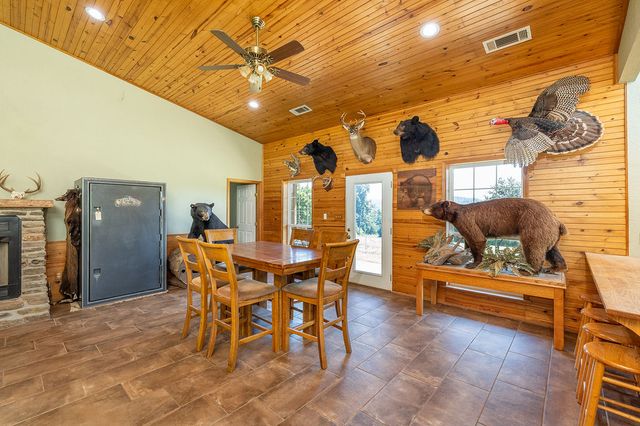 17068 Hazel Valley Road, Fayetteville, AR 72701