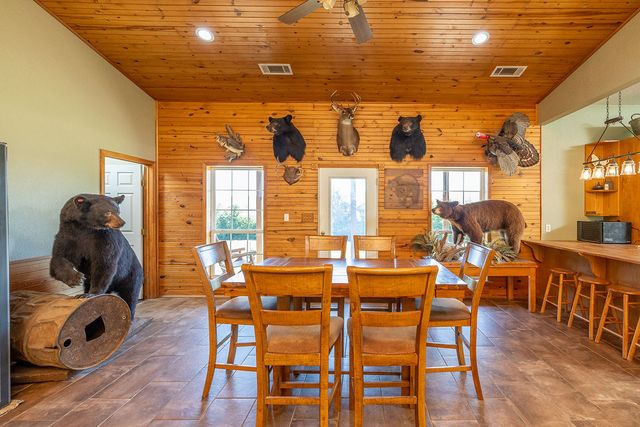 17068 Hazel Valley Road, Fayetteville, AR 72701