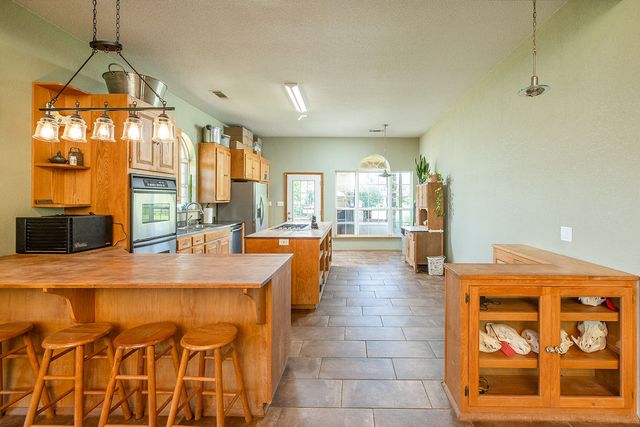 17068 Hazel Valley Road, Fayetteville, AR 72701