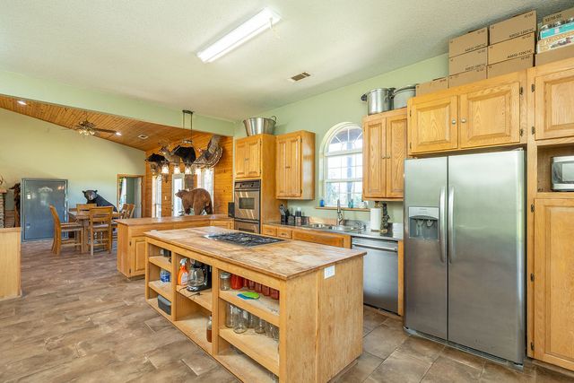 17068 Hazel Valley Road, Fayetteville, AR 72701