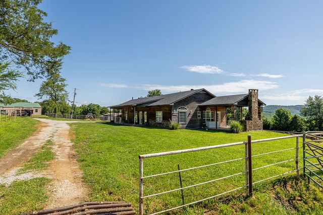 17068 Hazel Valley Road, Fayetteville, AR 72701