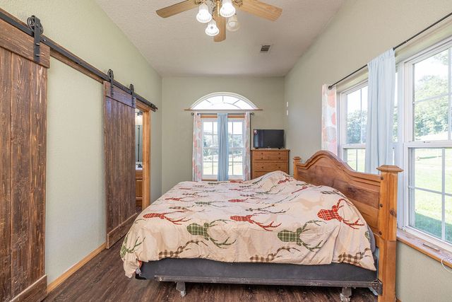 17068 Hazel Valley Road, Fayetteville, AR 72701