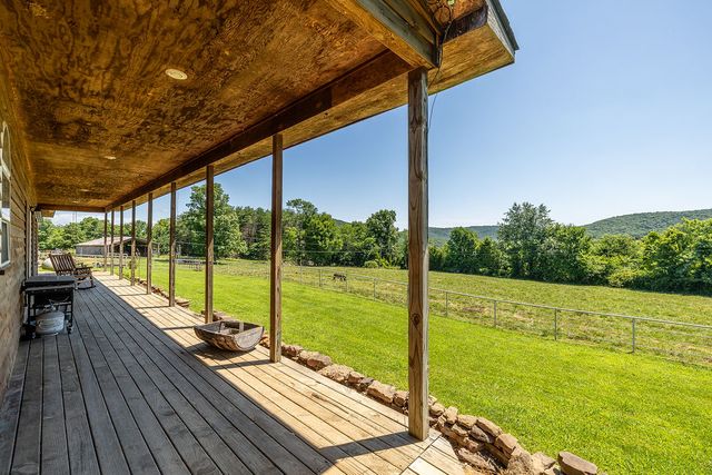 17068 Hazel Valley Road, Fayetteville, AR 72701