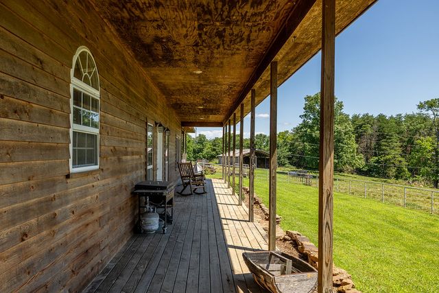 17068 Hazel Valley Road, Fayetteville, AR 72701