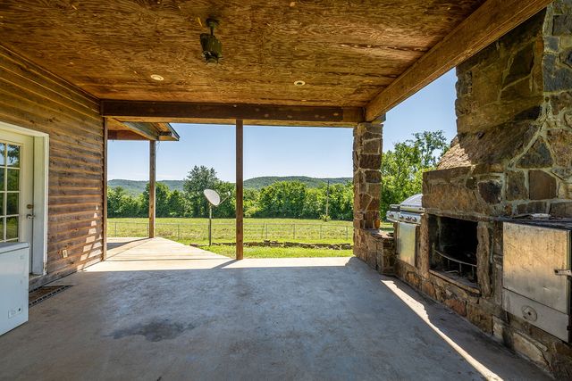 17068 Hazel Valley Road, Fayetteville, AR 72701