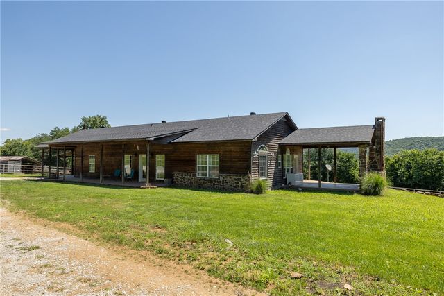 17068 Hazel Valley Road, Fayetteville, AR 72701