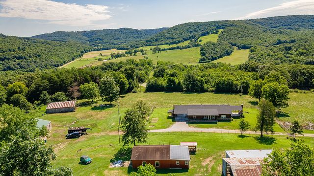 17068 Hazel Valley Road, Fayetteville, AR 72701