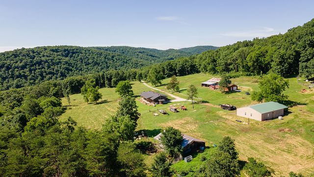 17068 Hazel Valley Road, Fayetteville, AR 72701