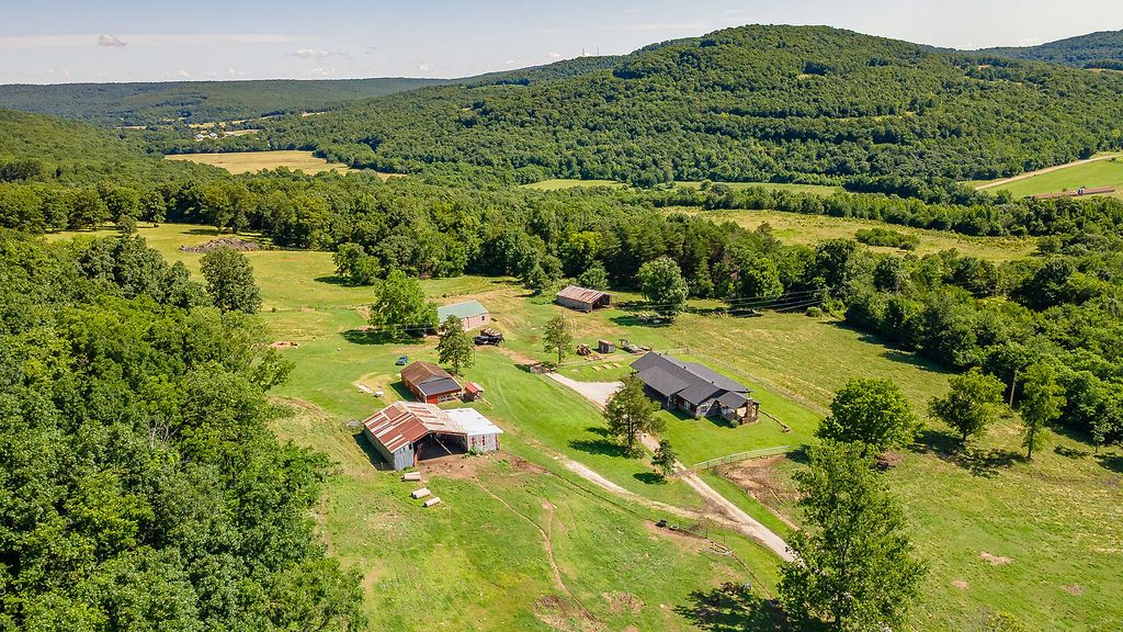 17068 Hazel Valley Road, Fayetteville, AR 72701