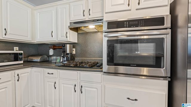 2025 FAIRFAX AVENUE, Bessemer, AL 35020