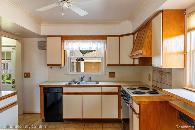 22635 Lincoln Street, Saint Clair Shores, MI 48082