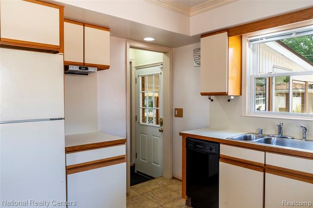22635 Lincoln Street, Saint Clair Shores, MI 48082